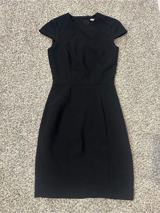 H&M Dresses & Skirts - H&M Black Cap-Sleeve Sheath Dress
